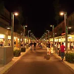 Lido Dei Pini Near Beach And Shopping Street