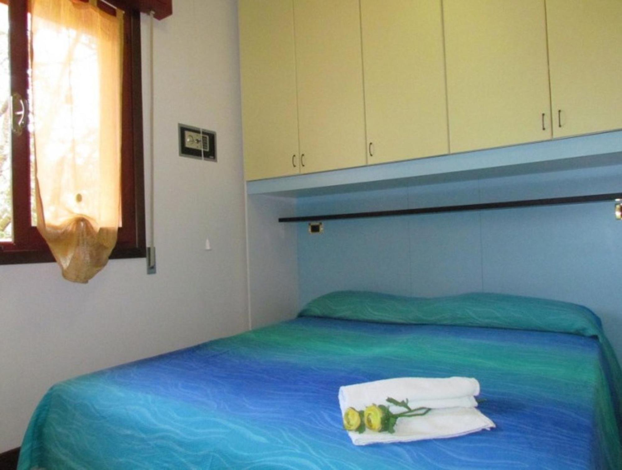 Lido Dei Pini Near And Shopping Street Apartment